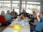 Verschiedene Leute der Betreuungsgruppe